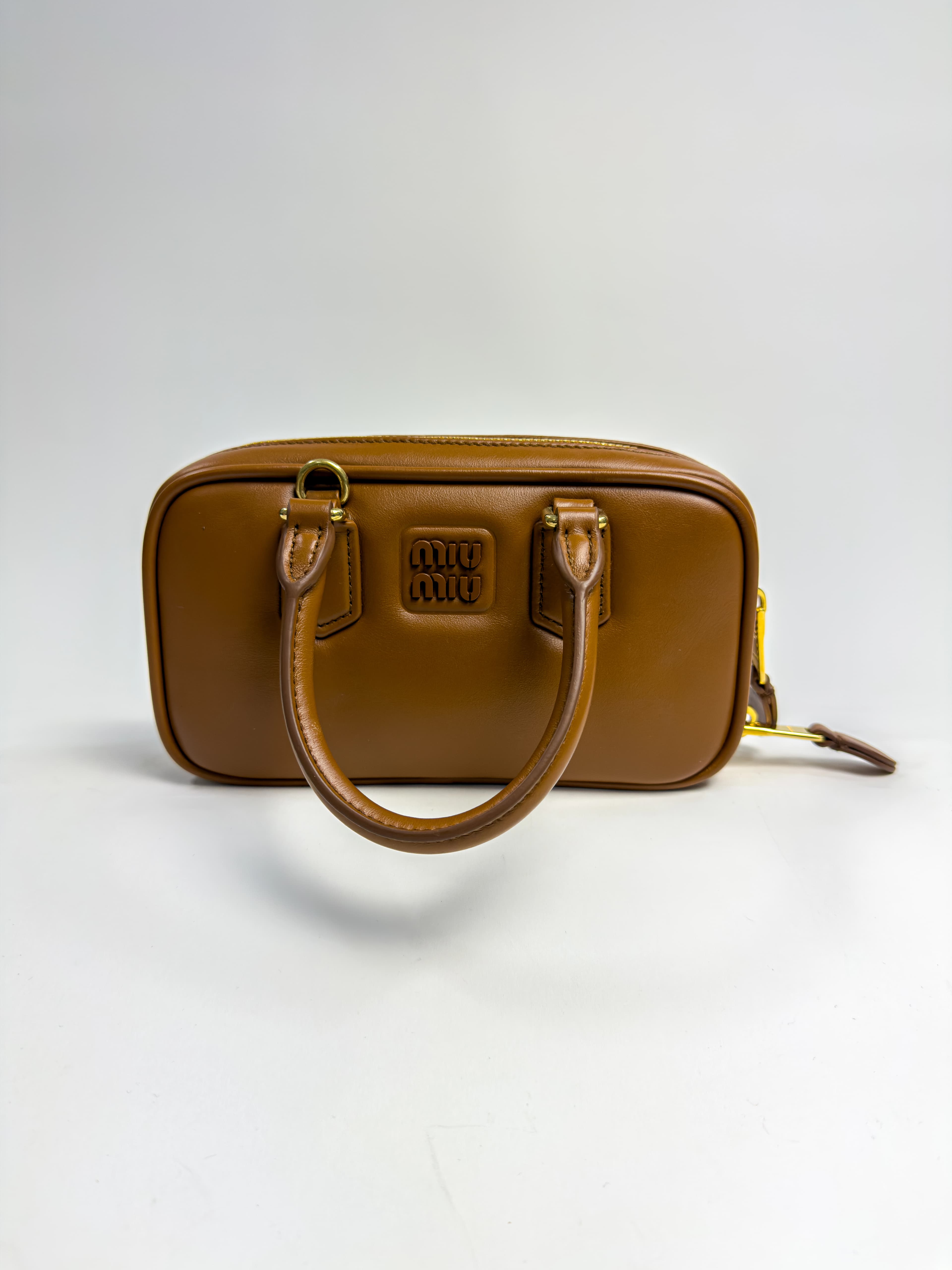 미우미우 아르카디 가죽 미니 백