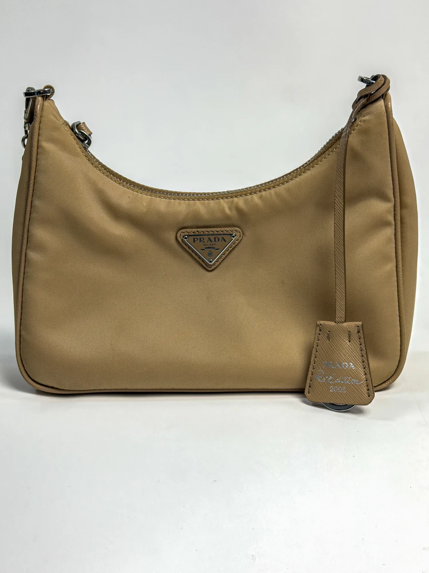 프라다 리에디션 2005 리나일론 숄더백 데저트 베이지